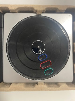 Pacchetto DJ Hero 2 per Wii con gioco e controller giradischi