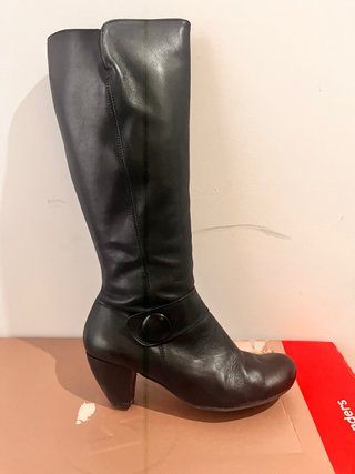 Botas altas de piel Wonders negras