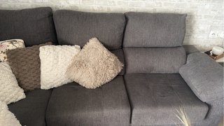 Sofá Kibuc gris tela tiene solo un año