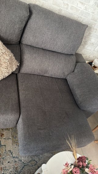 Sofá Kibuc gris tela tiene solo un año