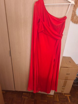 Mono rojo asimétrico talla XL