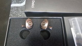 Auriculares IEM HIFI Kefine Delci en caja.