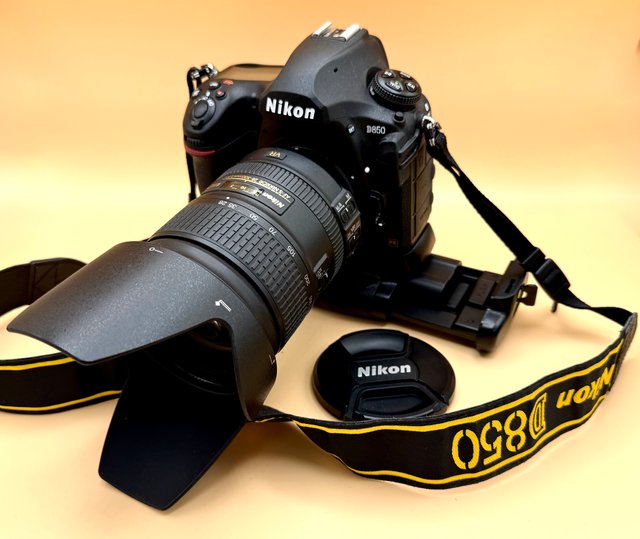 Nikon D850 + Obiettivo 28-300mm VR