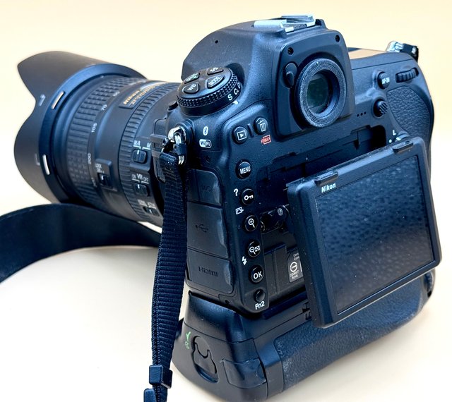 Nikon D850 + Obiettivo 28-300mm VR