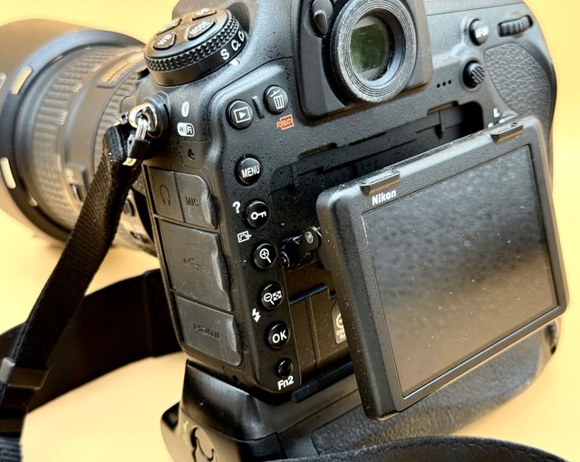 Nikon D850 + Obiettivo 28-300mm VR