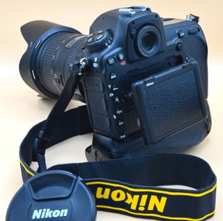 Nikon D850 + Objetivo 28-300mm VR