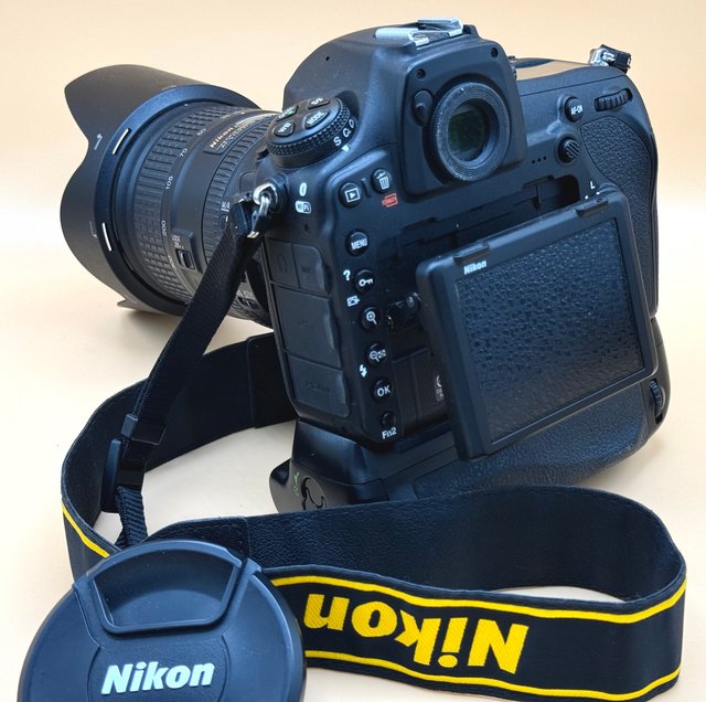 Nikon D850 + Obiettivo 28-300mm VR