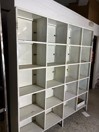 Taquillas de hierro blancas