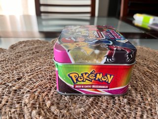 Caja Metálica Cartas Pokémon Espada y Escudo