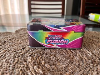Caja Metálica Cartas Pokémon Espada y Escudo