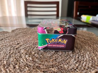 Caja Metálica Cartas Pokémon Espada y Escudo