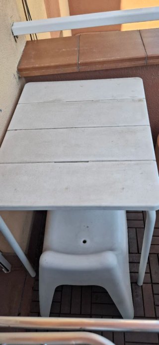 Mesa de balcón blanca de plástico