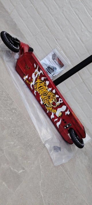 Patinete Bestial Wolf Rocky R12 Tiger.