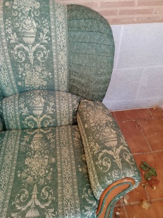 Due poltrone oreiller verdi, entrambe a 50 euro