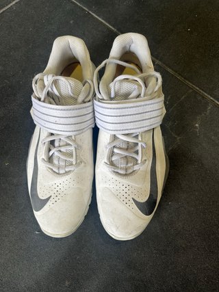 Zapatilla Halterofilia Nike Blanca Negra