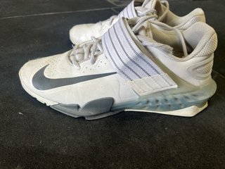 Zapatilla Halterofilia Nike Blanca Negra
