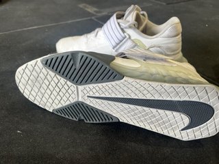Zapatilla Halterofilia Nike Blanca Negra