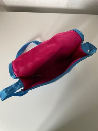 Bolso Barbie bandolera raso azul flecos