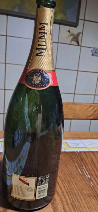 Botella de Champagne GH Mumm Cordon Rouge. VACIA