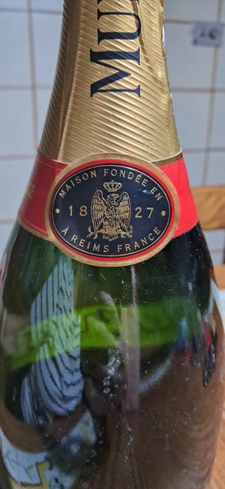 Botella de Champagne GH Mumm Cordon Rouge. VACIA