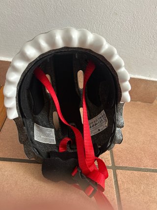 Casco infantil tiburón