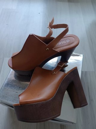 Zapatos de tacón Tulipa marrones