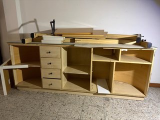 Mostrador curvo madera y cristal