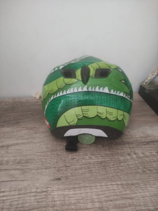 Casco bici infantil dragón verde