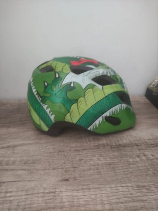 Casco bici infantil dragón verde