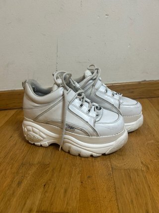 Zapatillas plataforma Buffalo London blancas