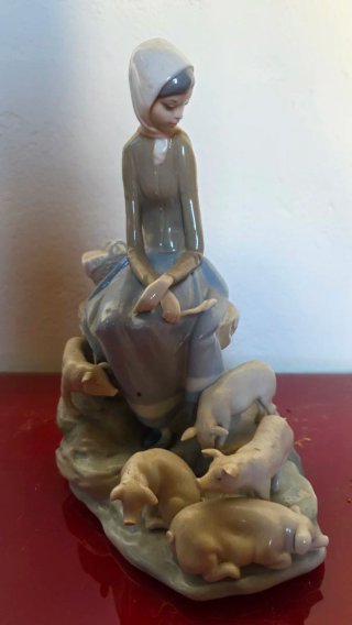 Figura Lladro Niña con Cerditos Porcelana
