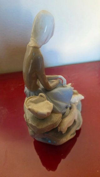 Figura Lladro Niña con Cerditos Porcelana