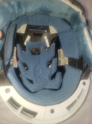 Casco de esquí blanco