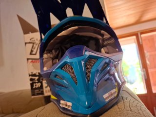 Casco Just Talla XL Azul y Amarillo Sin estrenar