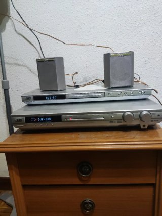 Home cinema JVC 5.1 +Reproductor DVD JVC Gris