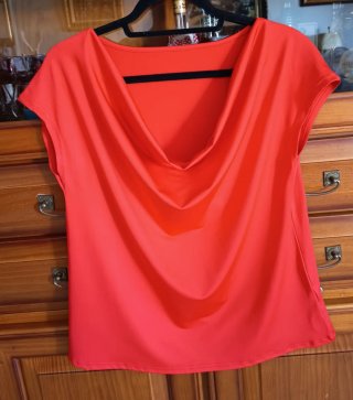Camiseta mujer escote drapeado