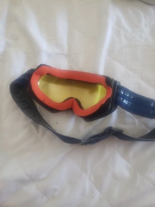 Gafas de esquí con lente amarilla