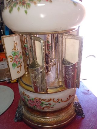 Portasigarette carillon decorato floreale