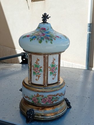 Portasigarette carillon decorato floreale