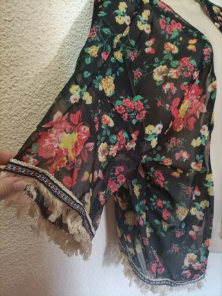Sobrecamisa floral negra talla única