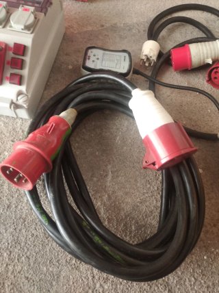 Cuadro exterior 32A + Tester + Cables 5pin+conecto
