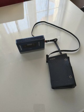 Walkman Sony TPS-L2 con funda y correa