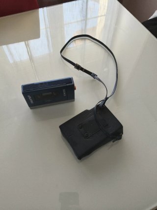 Walkman Sony TPS-L2 con funda y correa