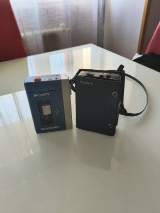 Walkman Sony TPS-L2 con funda y correa