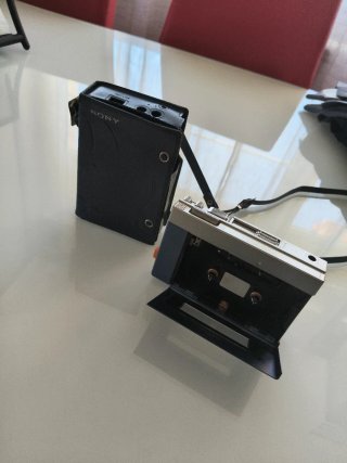 Walkman Sony TPS-L2 con funda y correa