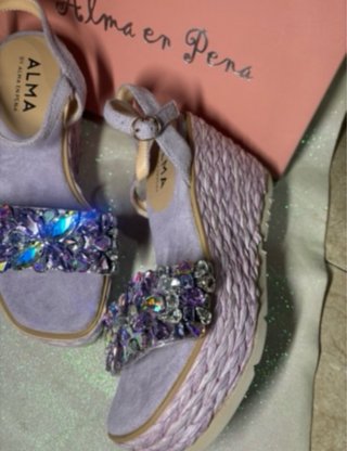Sandalias cuña esparto Alma en Pena moradas lila