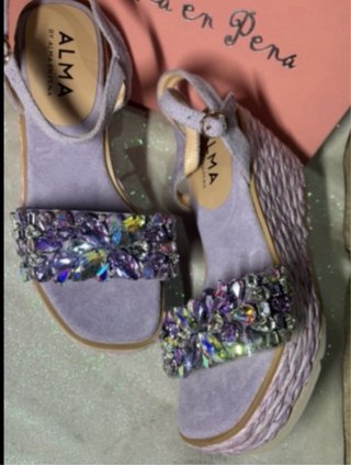 Sandalias cuña esparto Alma en Pena moradas lila