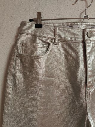 Pantalón plateado de chica talla 38 de Sfera nuevo