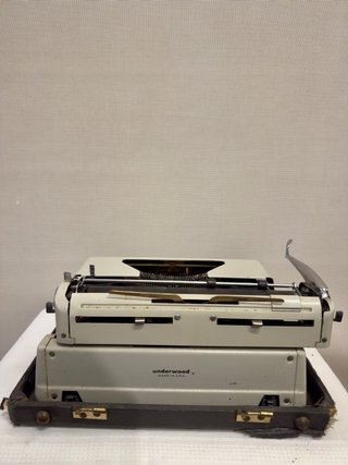 Máquina de Escribir Underwood De Luxe Golden Touch