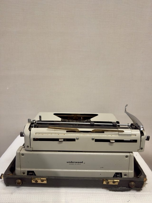 Máquina de Escribir Underwood De Luxe Golden Touch